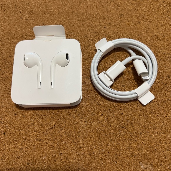 Apple earphones and Charging Cable - Picture 1 of 3